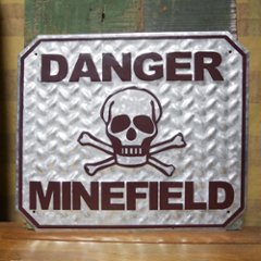 アメリカンクラシック エンボスティンプレート  DANGER MINEFIELD ブリキ看板 インテリア　アメリカン雑貨の画像