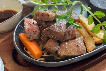 【宮本食肉店】島根和牛　ひとくちサイズ サイコロステーキ400g（200ｇ×2P）の画像