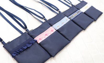 斜め掛け　ショルダーバッグ　(ポシェット）スモッキング刺繍　の画像