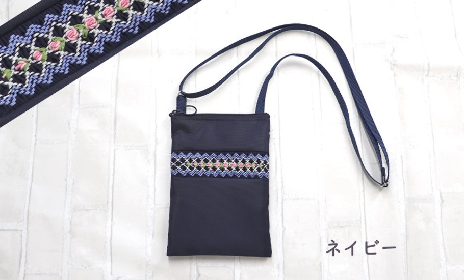 斜め掛け　ショルダーバッグ　(ポシェット）スモッキング刺繍　画像