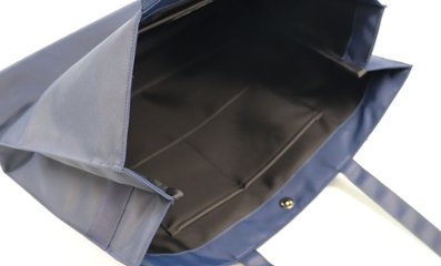 【お受験バッグ】 横型トートバッグ(リボンブローチ付き)｜紺無地｜自立型｜B4サイズ｜画像