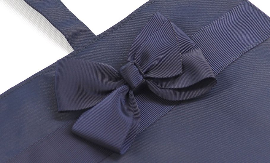 【お受験バッグ】 横型トートバッグ(リボンブローチ付き)｜紺無地｜自立型｜B4サイズ｜画像