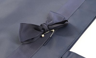 【お受験バッグ】 横型トートバッグ(リボンブローチ付き)｜紺無地｜自立型｜B4サイズ｜画像