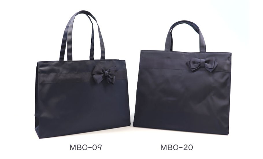 【お受験バッグ】 横型トートバッグ(リボンブローチ付き)｜紺無地｜自立型｜B4サイズ｜画像