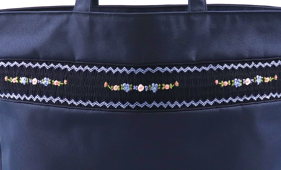 【訳アリ品20％OFF】スモッキング刺繍 自立型ファスナー付きレッスンバッグ｜B4サイズ｜日本製｜ お花画像