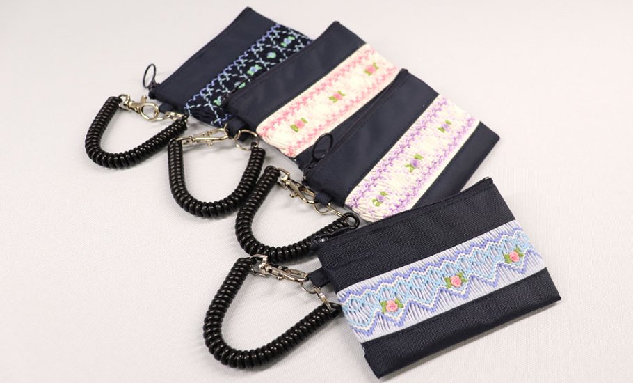 【ネット限定】スモッキング刺繍入り ナイロン製パスケース ｜小銭入れ付き画像