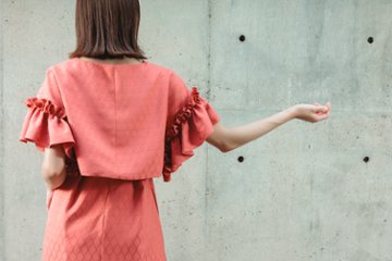 【受注商品】 オープンサイドフリルトップ＋ショルダータイタックワンピース画像