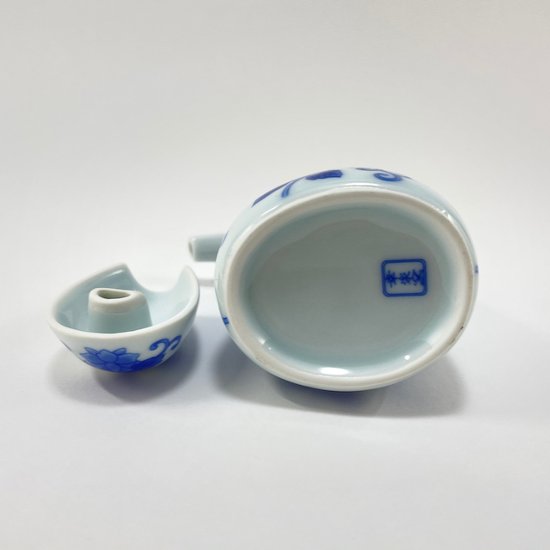 染付唐草川蝉ミニ汁次/箱入(Soy sauce dispenser)画像