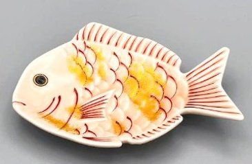 錦薄桜釉金叩鯛形小皿の画像