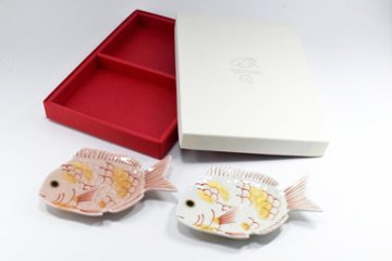 紅鯛＆白鯛　ペア銘々皿　13㎝　ギフト箱入りの画像