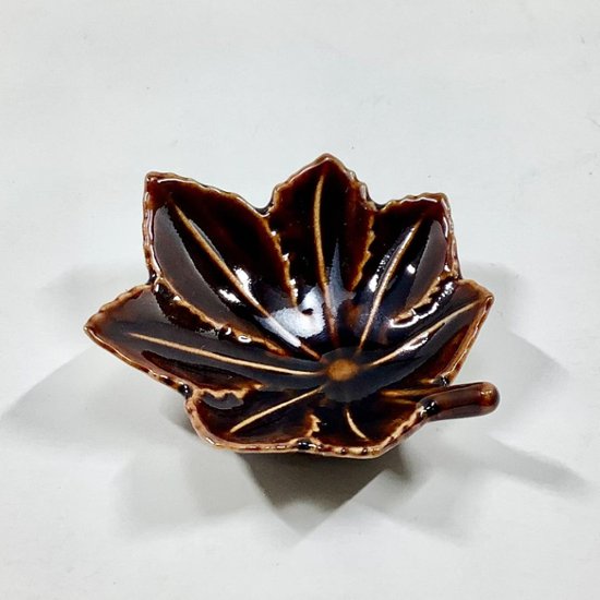 べっ甲釉紅葉形小付画像