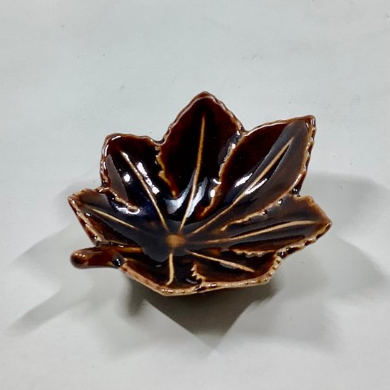 べっ甲釉紅葉形小付画像