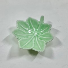 淡緑釉紅葉形小付画像