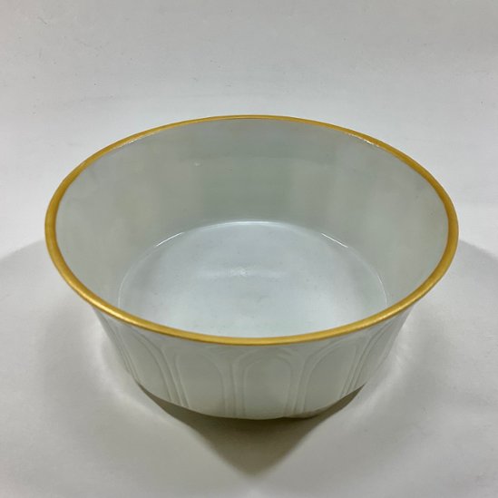錦クリーム釉渕金 剣先彫り袋足向付　14㎝画像