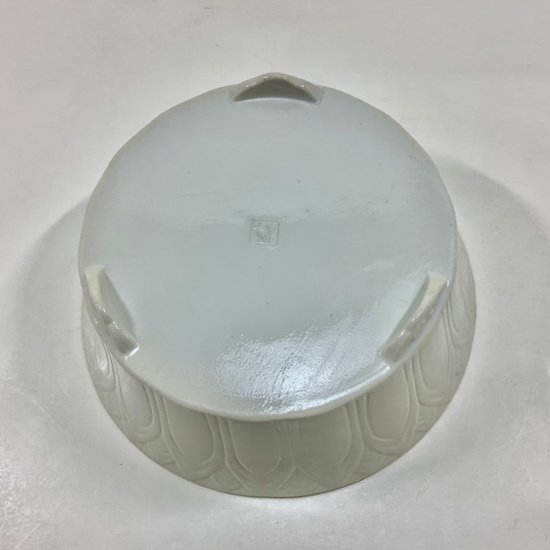 錦クリーム釉渕金 剣先彫り袋足向付　14㎝画像