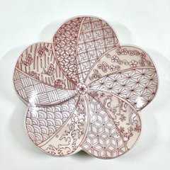 錦薄桜銀彩祥瑞捻梅形銘々皿　15㎝の画像