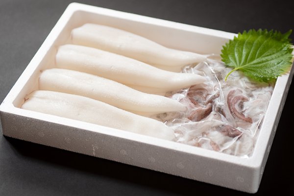 お刺身用 白いか（３～４本入） 【冷凍・生】　皮むき済。ゲソも入っています。の画像