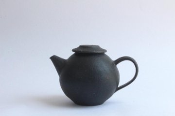 角掛政志　黒ポットの画像