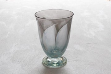 早崎志保　花模様のジュースグラスの画像