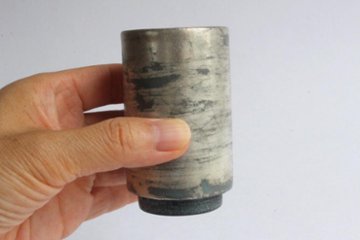 片瀬和宏　鋳込み　筒湯呑　銀画像