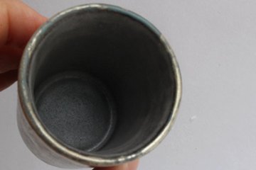 片瀬和宏　鋳込み　筒湯呑　銀画像