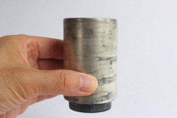 片瀬和宏　鋳込み　筒湯呑　銀画像