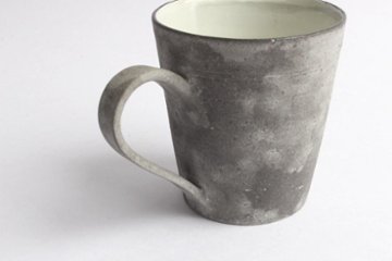 大森健司　黒土マグカップ（中白）画像