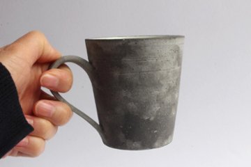 大森健司　黒土マグカップ（中白）画像