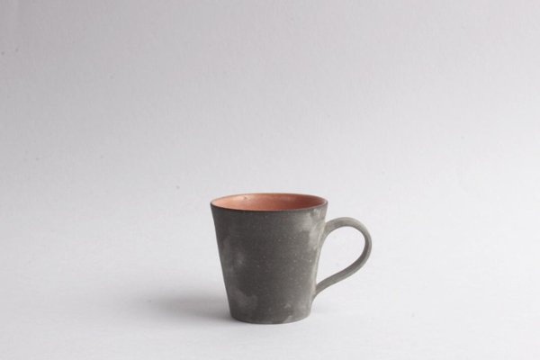 大森健司　黒土マグカップ小（中ピンク）の画像