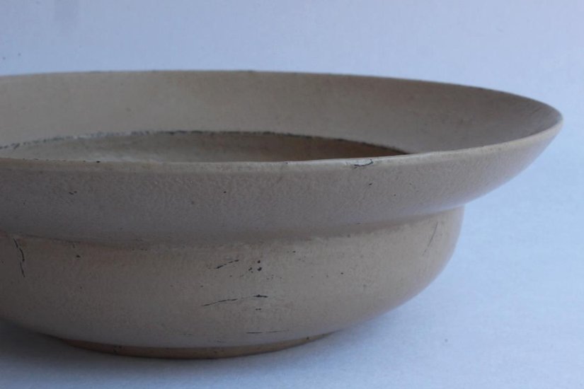 向こう山、わたしたちの影の粒々。　漆のリム皿画像