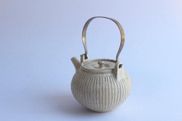 鈴木　進　粉引線紋急須（金具取手）画像