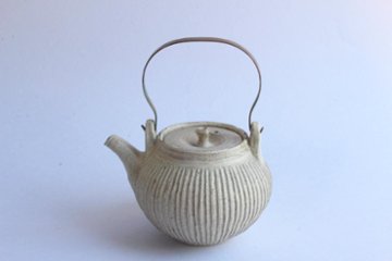 鈴木　進　粉引しのぎ急須（金具取手）画像