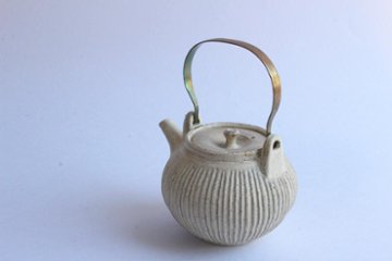 鈴木　進　粉引しのぎ急須（金具取手）画像