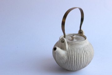 鈴木　進　粉引しのぎ急須（金具取手）画像