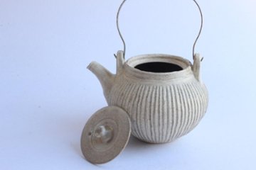 鈴木　進　粉引しのぎ急須（金具取手）画像