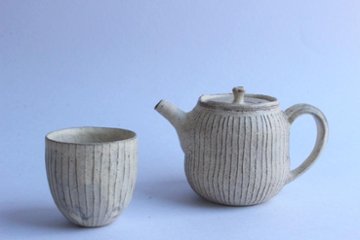 鈴木　進　粉引線紋ポット画像