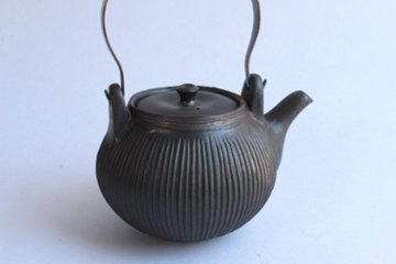 鈴木　進　金彩釉しのぎ急須（金具取手）画像