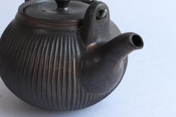 鈴木　進　金彩釉しのぎ急須（金具取手）画像