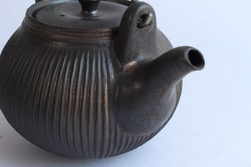 鈴木　進　金彩釉しのぎ急須（金具取手）画像