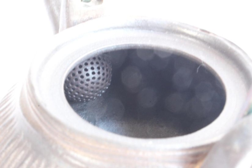 鈴木　進　金彩釉しのぎ急須（金具取手）画像