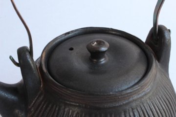 鈴木　進　金彩釉しのぎ急須（金具取手）画像