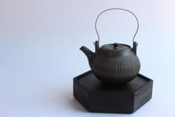 鈴木　進　金彩釉しのぎ急須（金具取手）画像