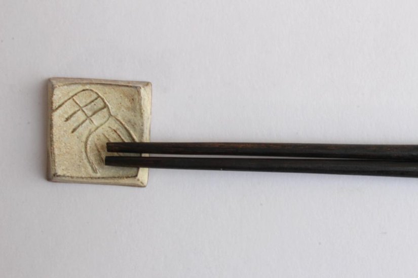 鈴木　進　粉引箸置き　左馬画像