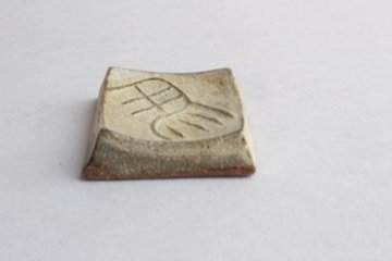 鈴木　進　粉引箸置き　左馬画像