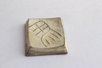 鈴木　進　粉引箸置き　左馬画像