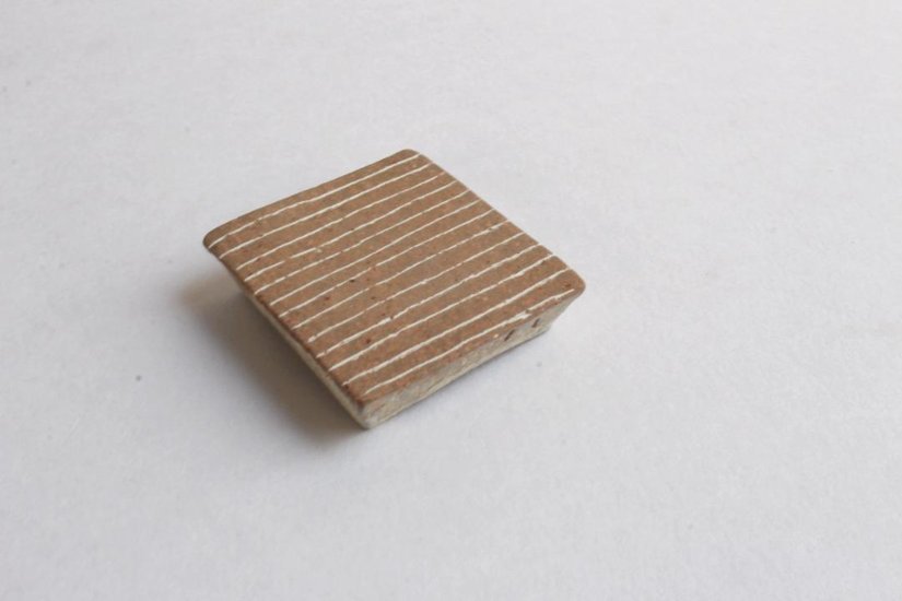 鈴木　進　粉引箸置き　左馬画像