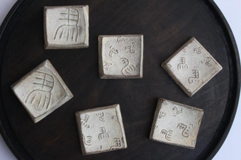 鈴木　進　粉引箸置き　左馬画像