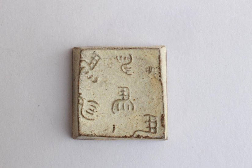 鈴木　進　粉引箸置き　左馬画像