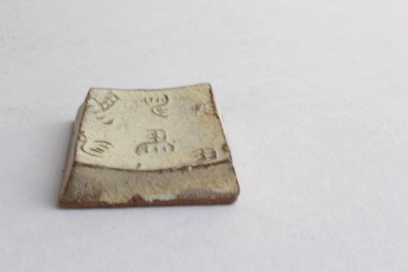 鈴木　進　粉引箸置き　左馬画像