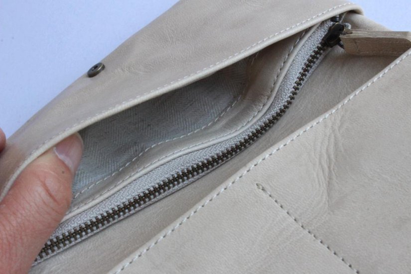 太田一永　長財布画像